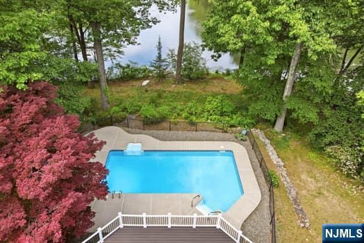 376 Lakeview Drive