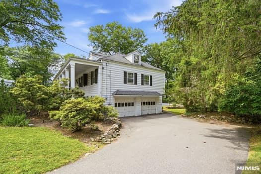 376 Lakeview Drive