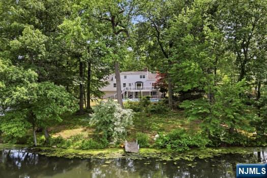 376 Lakeview Drive