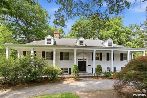 Photo of 376 Lakeview Drive, Wyckoff, NJ 07481 (MLS # 26021926)