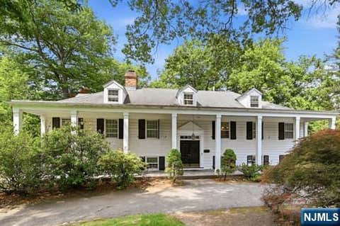 Photo of 376 Lakeview Drive, Wyckoff, NJ 07481 (MLS # 26021926)