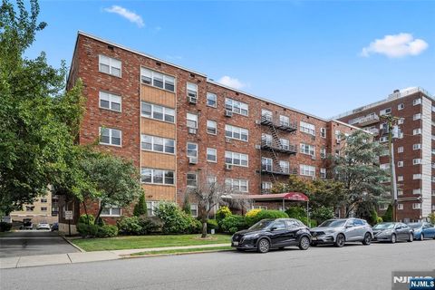 Photo of 2200 Center Avenue #D1, Fort Lee, NJ 07024 (MLS # 25034925)