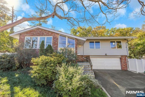 Photo of 34 Sherwood Ave, Englewood Cliffs, NJ 07632 (MLS # 26041042)