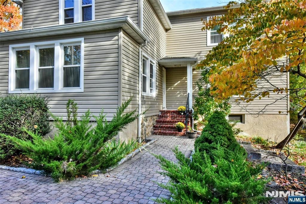 260 Airmount Avenue