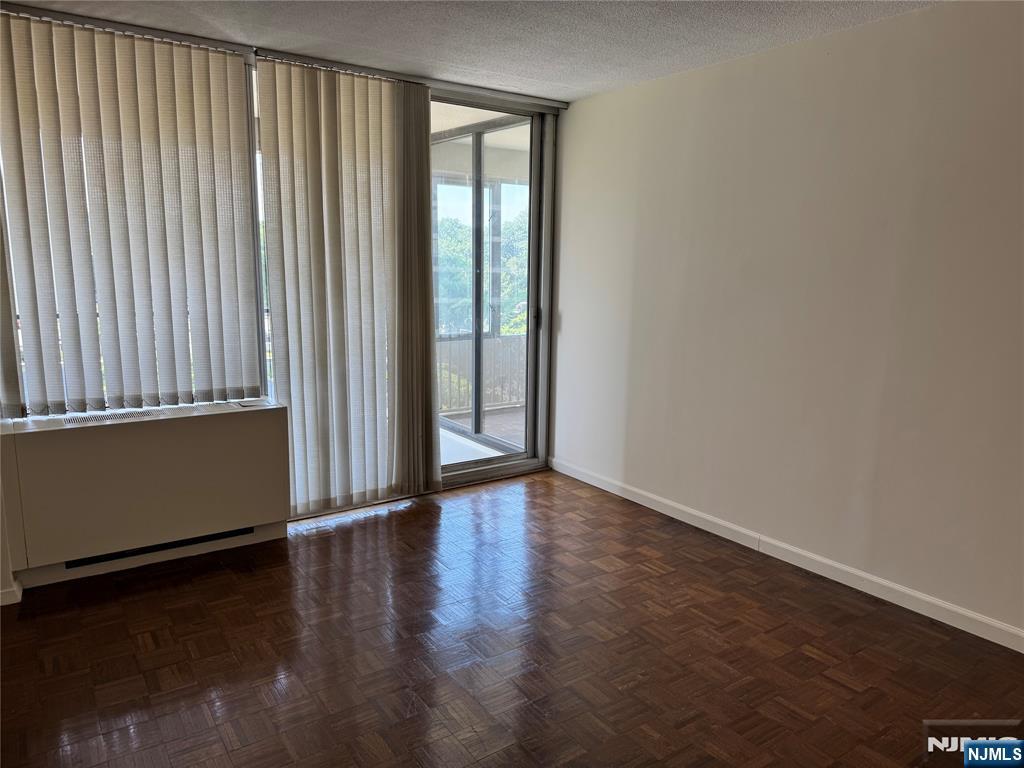 6 Horizon Road 302