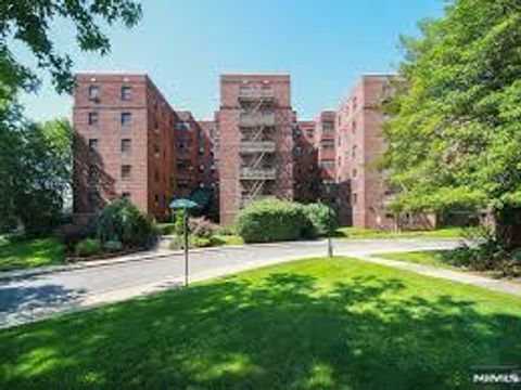 2333 Hudson Terrace Fort Lee NJ 07024