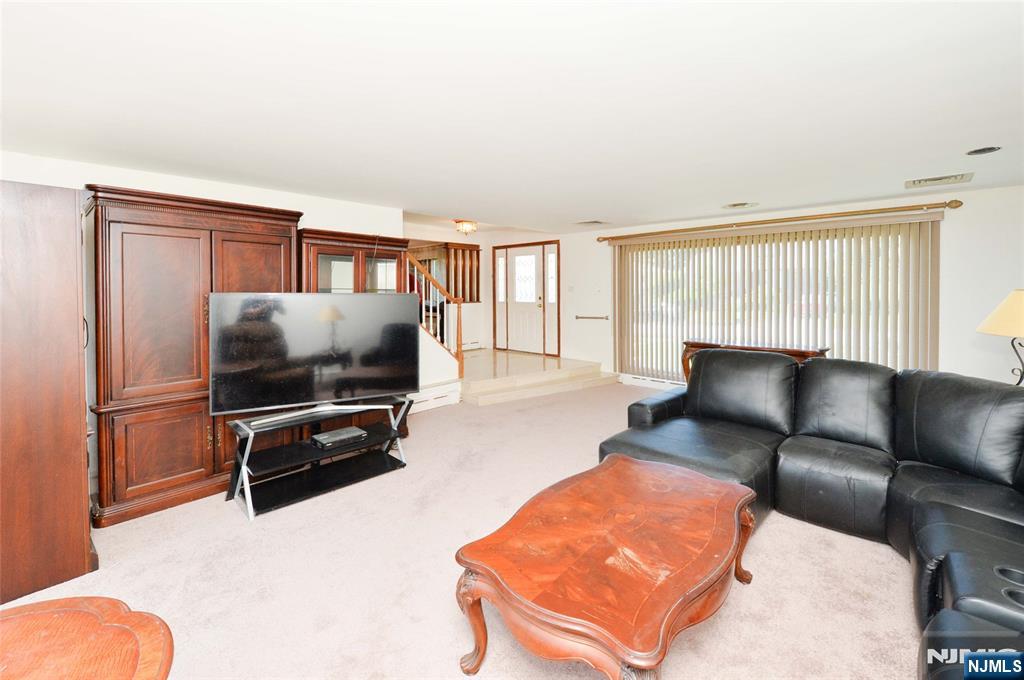 2-25 Kenneth Avenue
