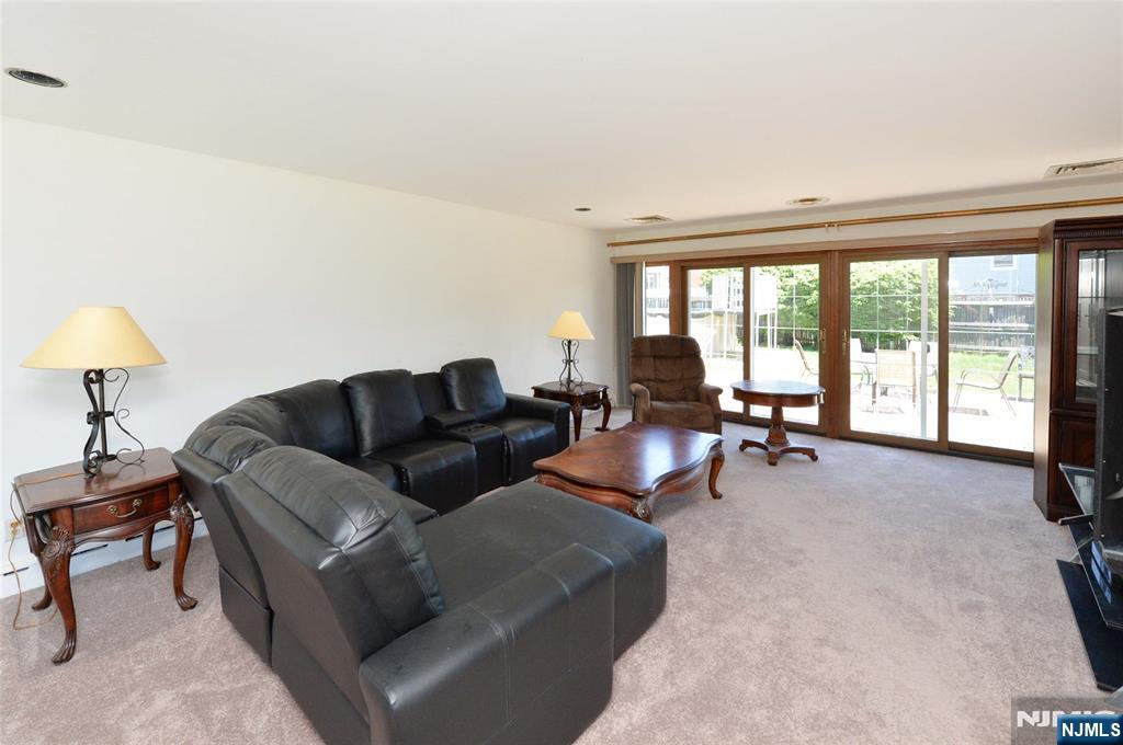 2-25 Kenneth Avenue