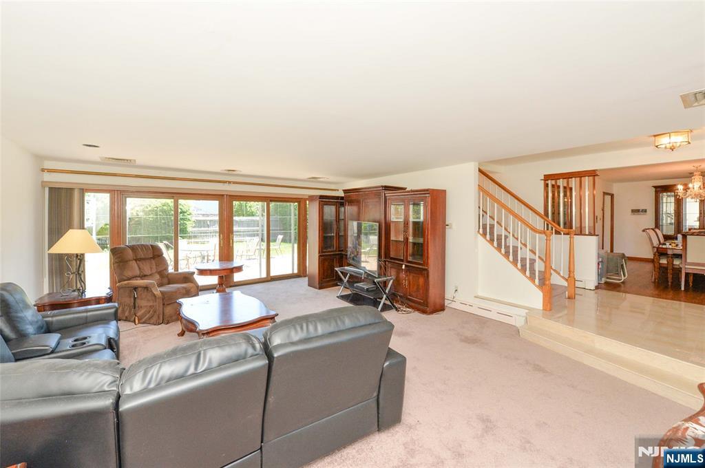 2-25 Kenneth Avenue