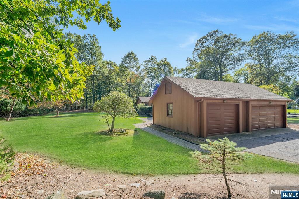 40 Chestnut Ridge Road