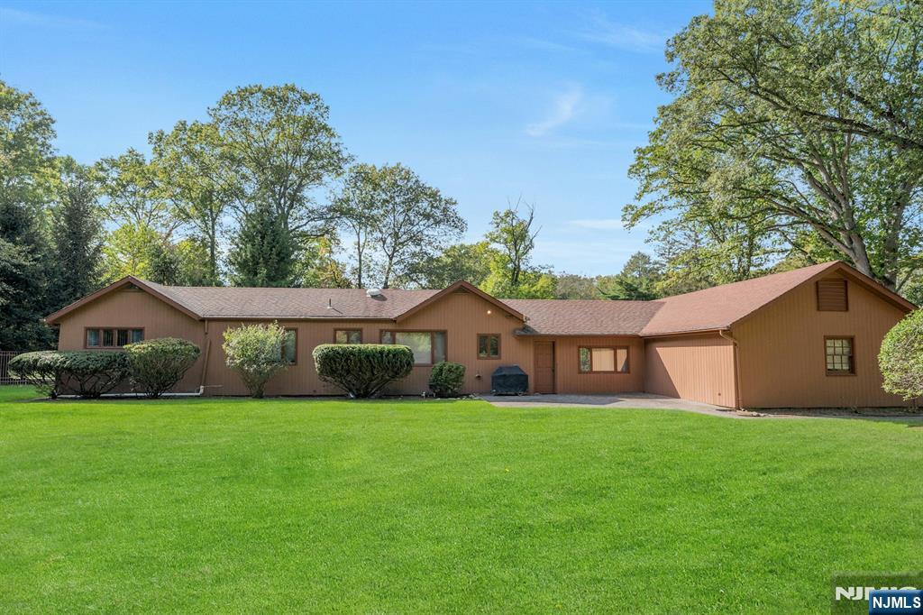 40 Chestnut Ridge Road