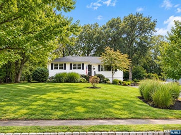 8 Country Club Livingston NJ 07039