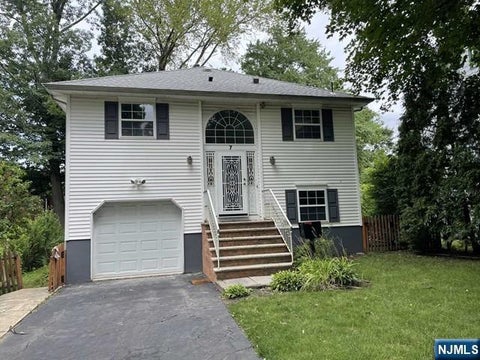 Photo of 7 High St, Ridgewood Village, NJ 07450 (MLS # 26034567)