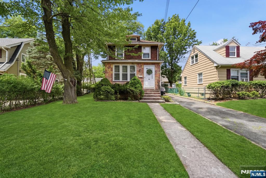 Photo of 112 Grove Avenue, Verona, NJ 07044 (MLS # 26023459)