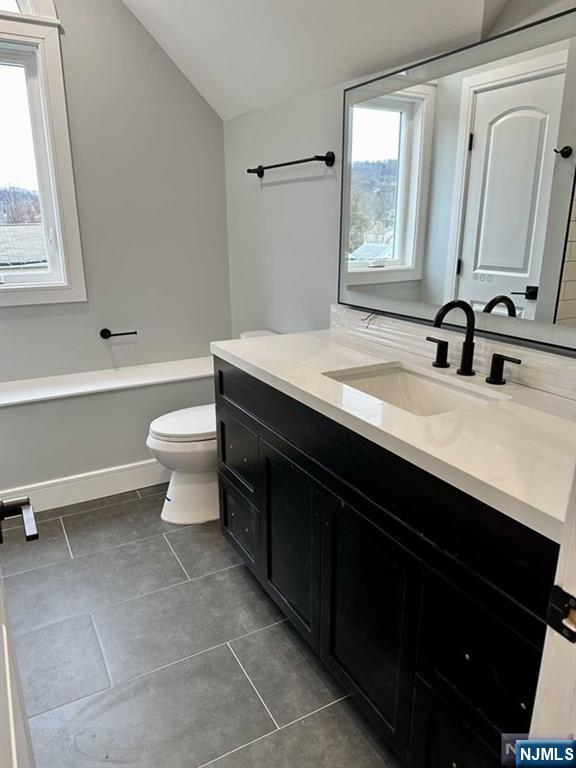 Hawthorne, New Jersey 07506, United States, 4 Bedrooms Bedrooms, ,2 BathroomsBathrooms,Residential,Pending,77251