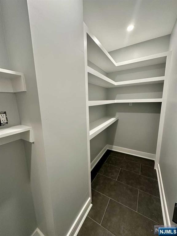 Hawthorne, New Jersey 07506, United States, 4 Bedrooms Bedrooms, ,2 BathroomsBathrooms,Residential,Pending,77251