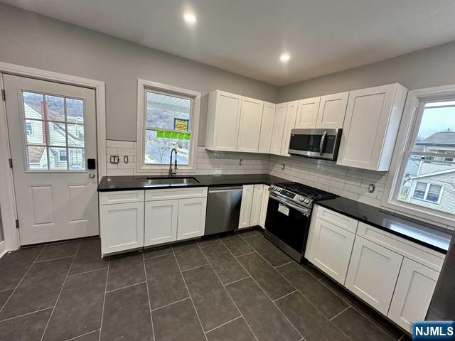 Hawthorne, New Jersey 07506, United States, 4 Bedrooms Bedrooms, ,2 BathroomsBathrooms,Residential,Pending,77251