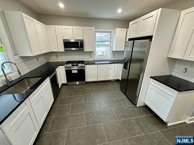 Hawthorne, New Jersey 07506, United States, 4 Bedrooms Bedrooms, ,2 BathroomsBathrooms,Residential,Pending,77251