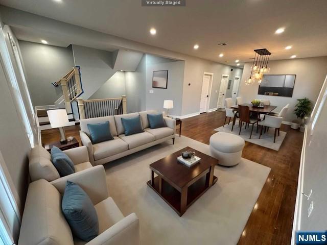 Hawthorne, New Jersey 07506, United States, 4 Bedrooms Bedrooms, ,2 BathroomsBathrooms,Residential,Pending,77251