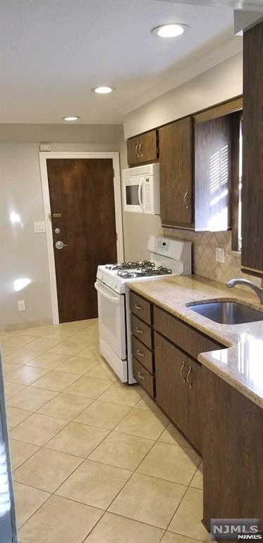 Wood Ridge, New Jersey 07075, United States, 1 Bedroom Bedrooms, ,1 BathroomBathrooms,Residential,Active,88831