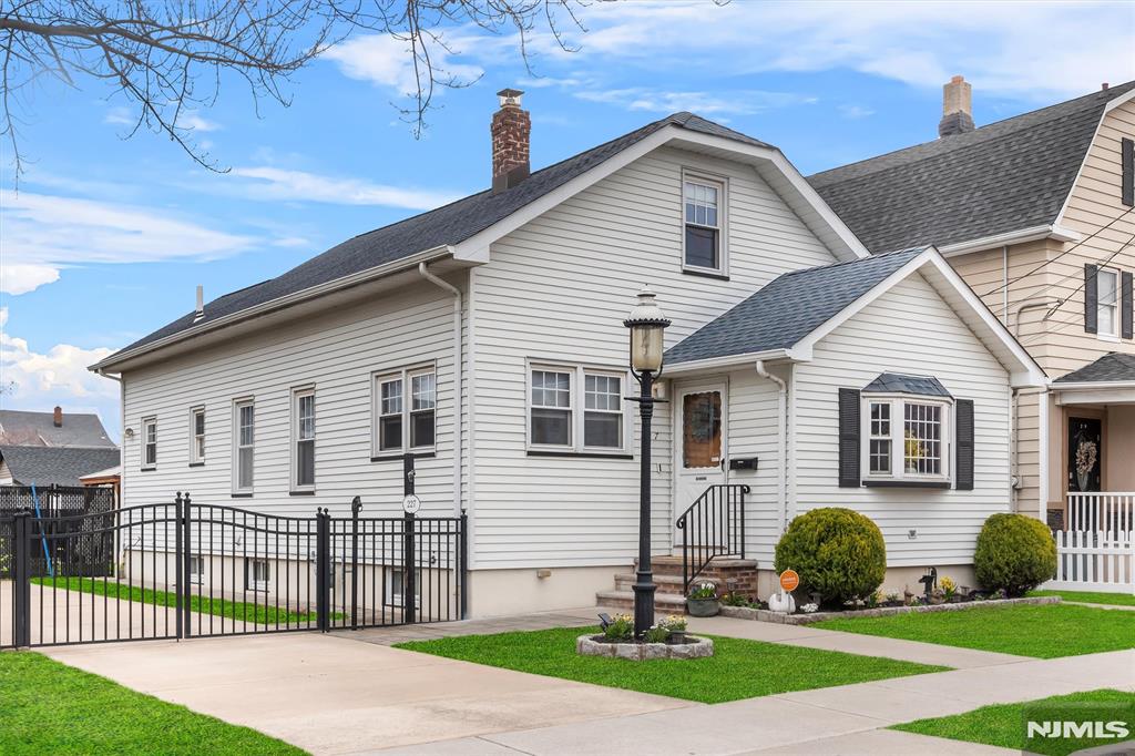 Property for Sale at 227 Forest Avenue, Lyndhurst, New Jersey - Bedrooms: 2 
Bathrooms: 2 
Rooms: 6  - $549,900