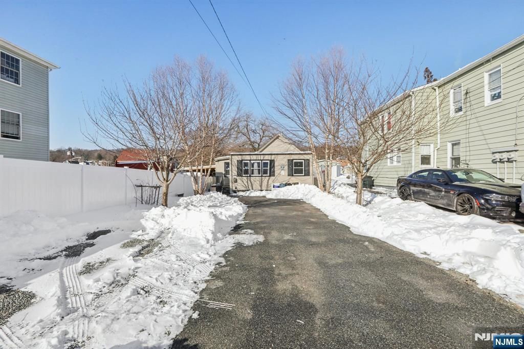 Photo of 631 Valley Street, Orange, NJ 07050 (MLS # 26003310)