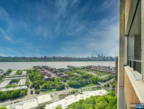 Photo of 250 Gorge Rd #21B, Cliffside Park, NJ 07010 (MLS # 26031526)