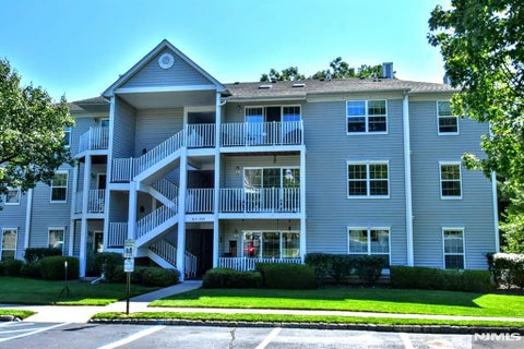 Photo of 928 Juniper Way, Mahwah, NJ 07430 (MLS # 26030716)