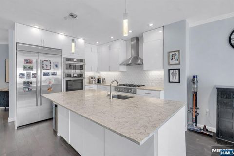 Photo of 314 The Promenade, Edgewater, NJ 07020 (MLS # 26019240)