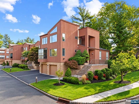 Photo of 2 Sutton Place, Englewood, NJ 07631 (MLS # 26032633)