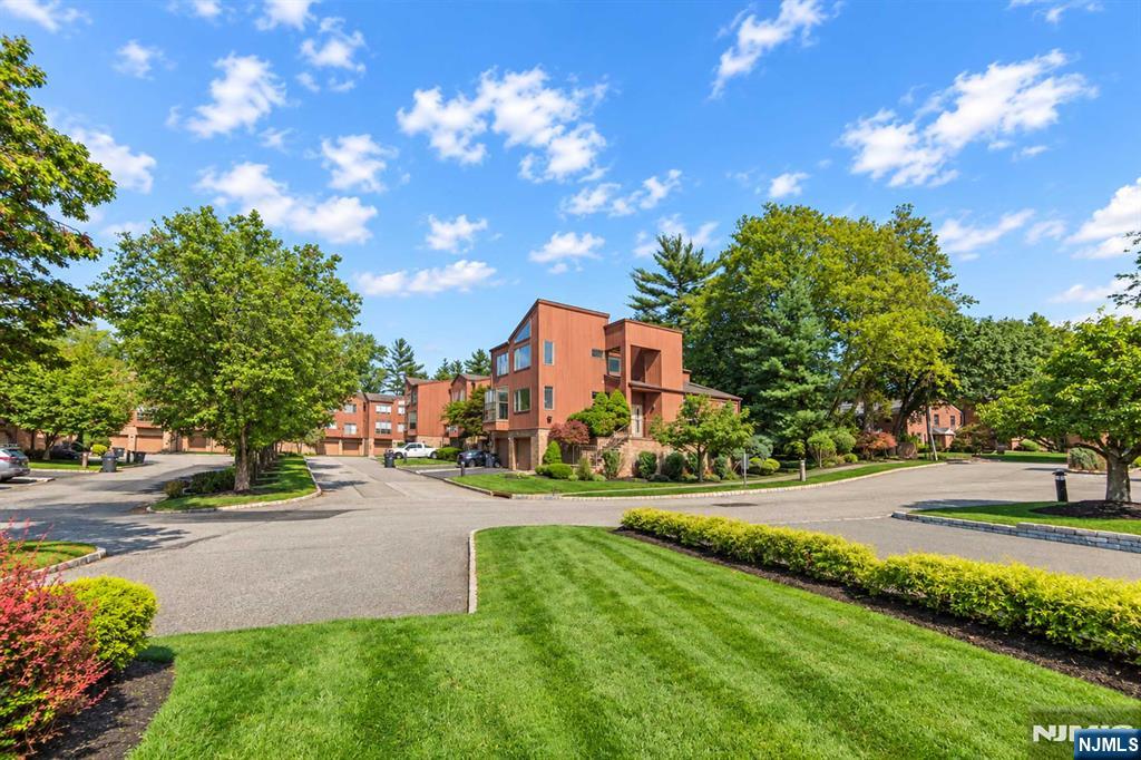 2 Sutton Place