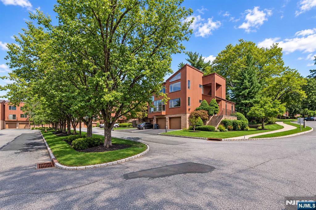 2 Sutton Place