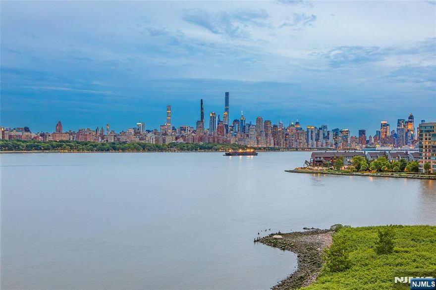 Experience the unparalleled waterfront lifestyle with breathtaking South-East views of Manhattan at this exquisite corner townhouse. Boasting floor-to-ceiling Marvin windows, a spacious private balcony measuring 1477 sqft, and 12ft ceilings on the first floor, this residence is truly exceptional. Indulge in the spa-like bathrooms, Smart Home technology, and gourmet kitchens equipped with premium Subzero, Wolf, & Bosch stainless steel appliances, Caesar stone countertops, and high-end Kohler fixtures a variety of top-notch amenities, including a Manhattan-facing outdoor swimming pool, rooftop deck, fitness center, media room, children's playroom, business center, and Riverwalk Park which features a private pier. The community also provides concierge services, a private ferry shuttle, and convenient access to nearby restaurants and supermarkets. Discover for yourself why this is an extraordinary place to call home!