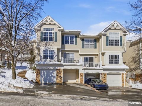 Photo of 1108 Shadowlawn Drive #701, Green Brook, NJ 08812 (MLS # 26003125)