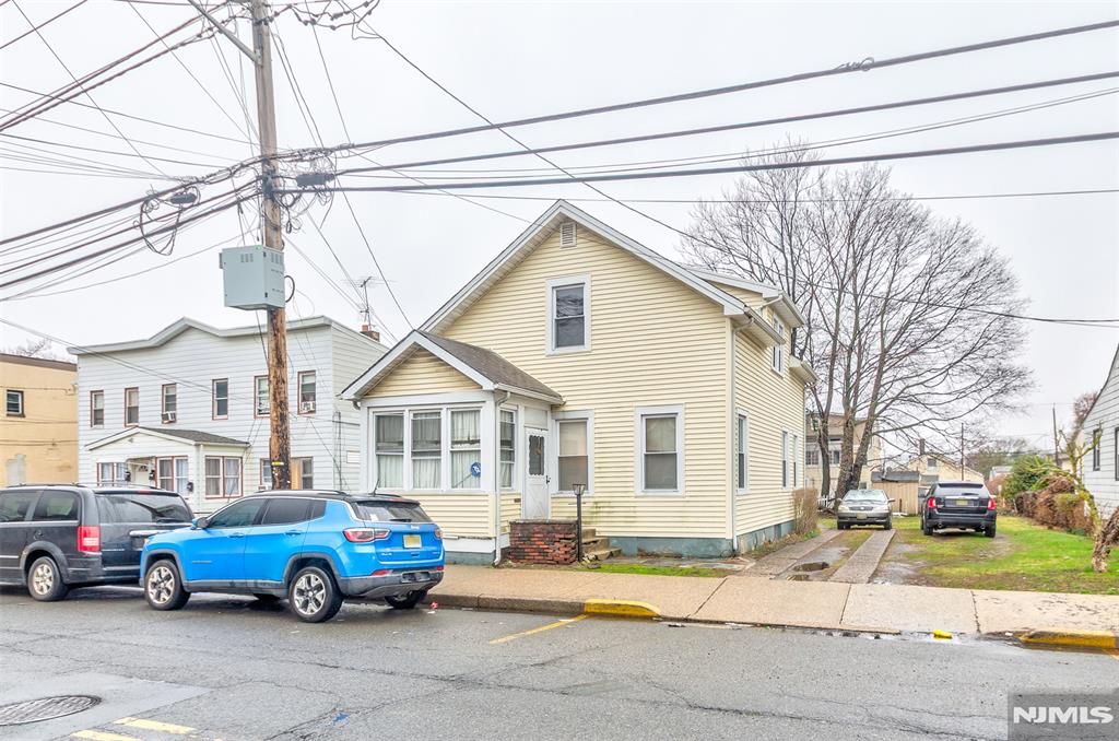 Photo of 245 Preakness Avenue, Paterson, NJ 07502 (MLS # 26009220)
