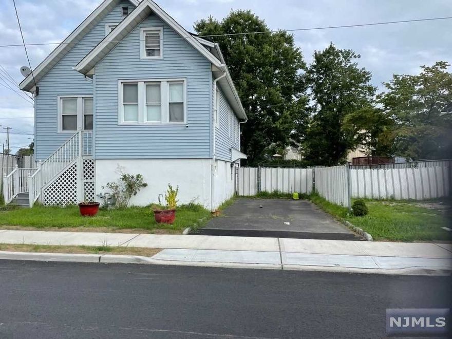 very well located one family house. Great starter home. Finished level ground level. Convenient location close to all. Easy NYC commute. Nice yad for entertaining. A must see!!