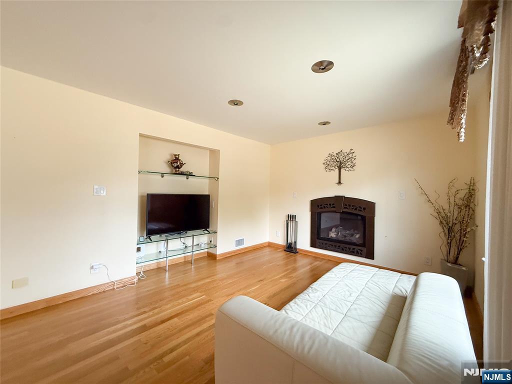 39-05 Knott Terrace