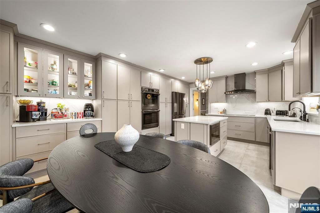 Photo of 639 Pawnee Lane, Franklin Lakes, NJ 07417 (MLS # 25041302)