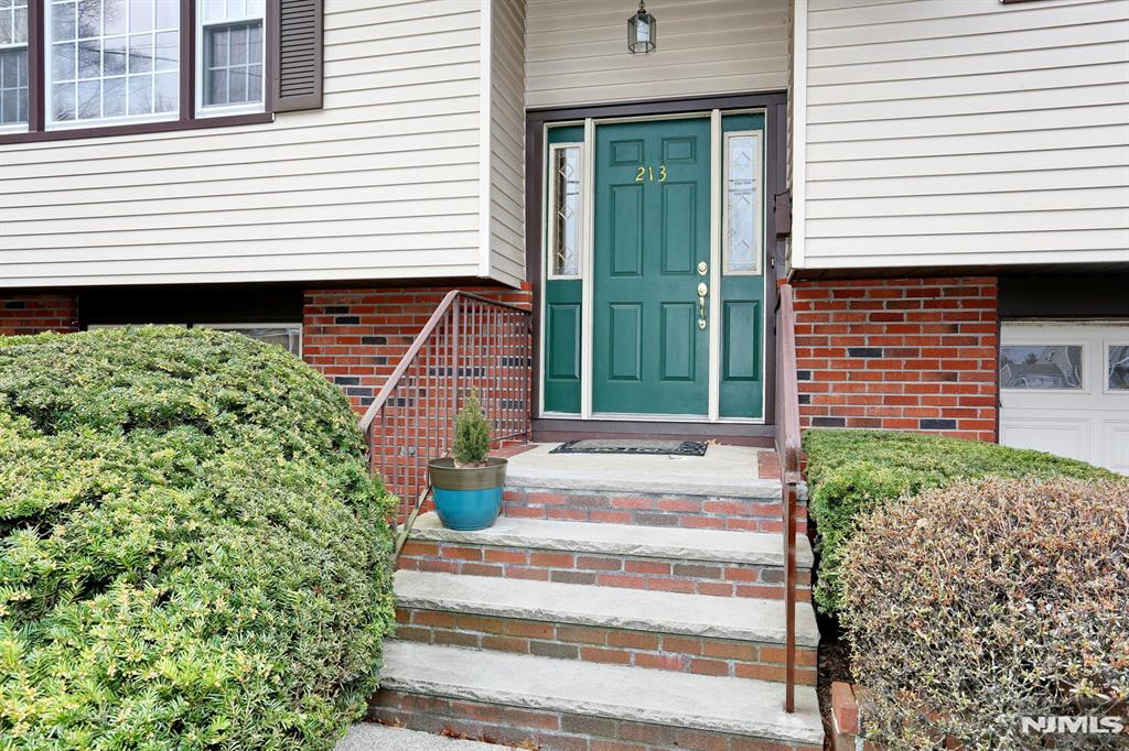 213 Lincoln Boulevard
