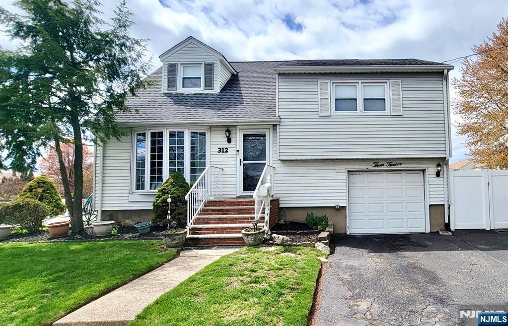 Property for Sale at 312 Mola Boulevard, Elmwood Park, New Jersey - Bedrooms: 3 
Bathrooms: 2 
Rooms: 7  - $635,000