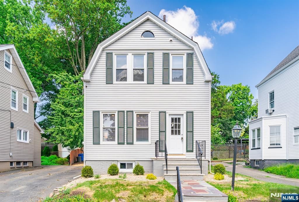 Photo of 45 Oakridge Road, West Orange, NJ 07052 (MLS # 25038316)