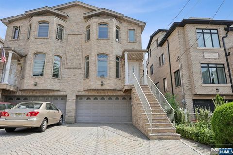 Photo of 285 Knox Ave, Cliffside Park, NJ 07010 (MLS # 25021902)