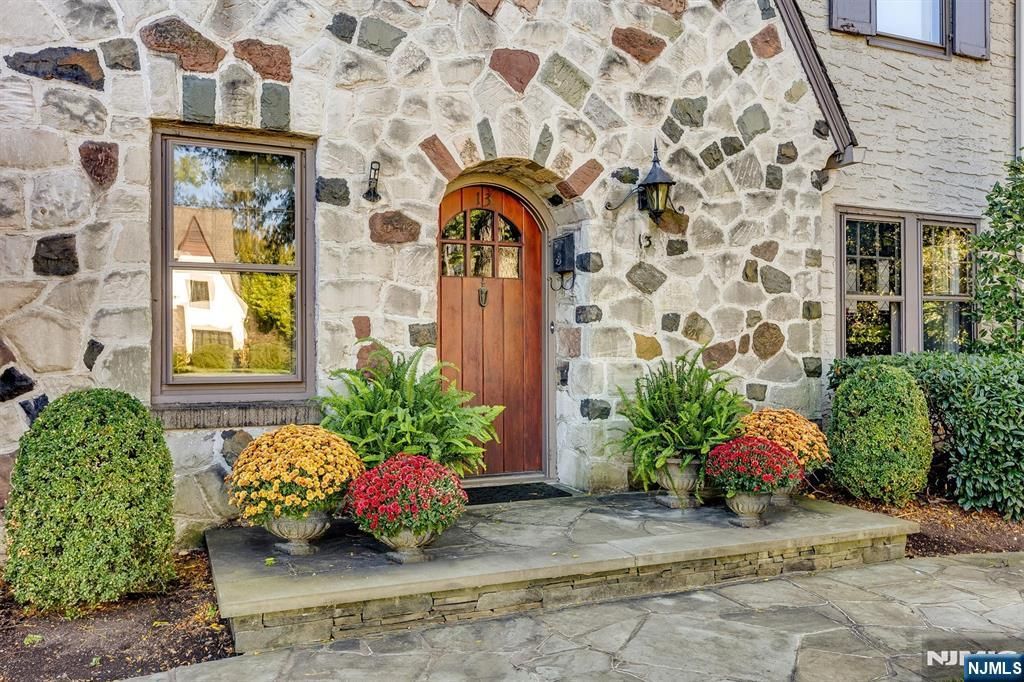 Photo of 13 Ferncliff Terrace, Glen Ridge, NJ 07028 (MLS # 26014646)