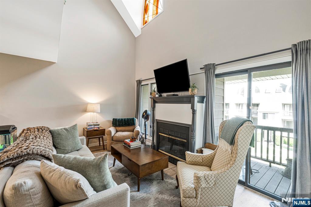 518 River Renaissance B18
