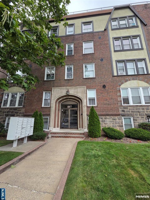 Photo of 407 Highland Ave #C6, Palisades Park, NJ 07650 (MLS # 26032872)