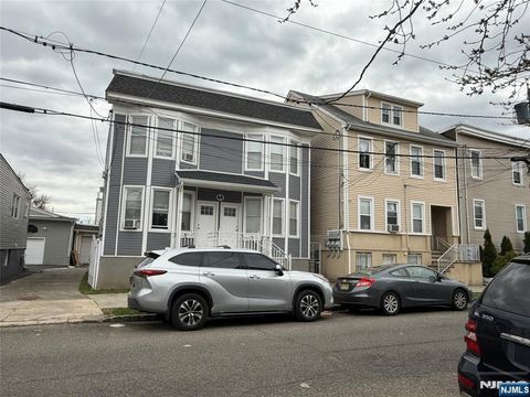 Photo of 16 Columbus Street #16, Bloomfield, NJ 07003 (MLS # 26010528)