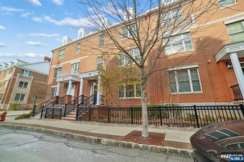 54 Carillon Circle Livingston NJ 07039