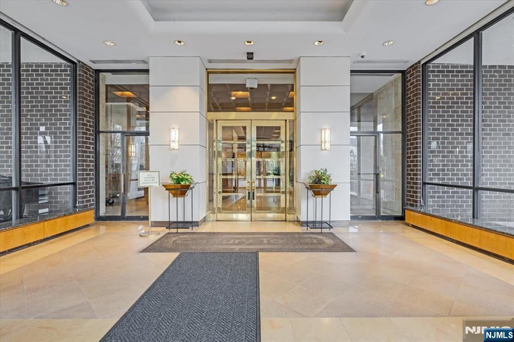 Photo of 1600 Parker Ave #17H, Fort Lee, NJ 07024 (MLS # 25038409)