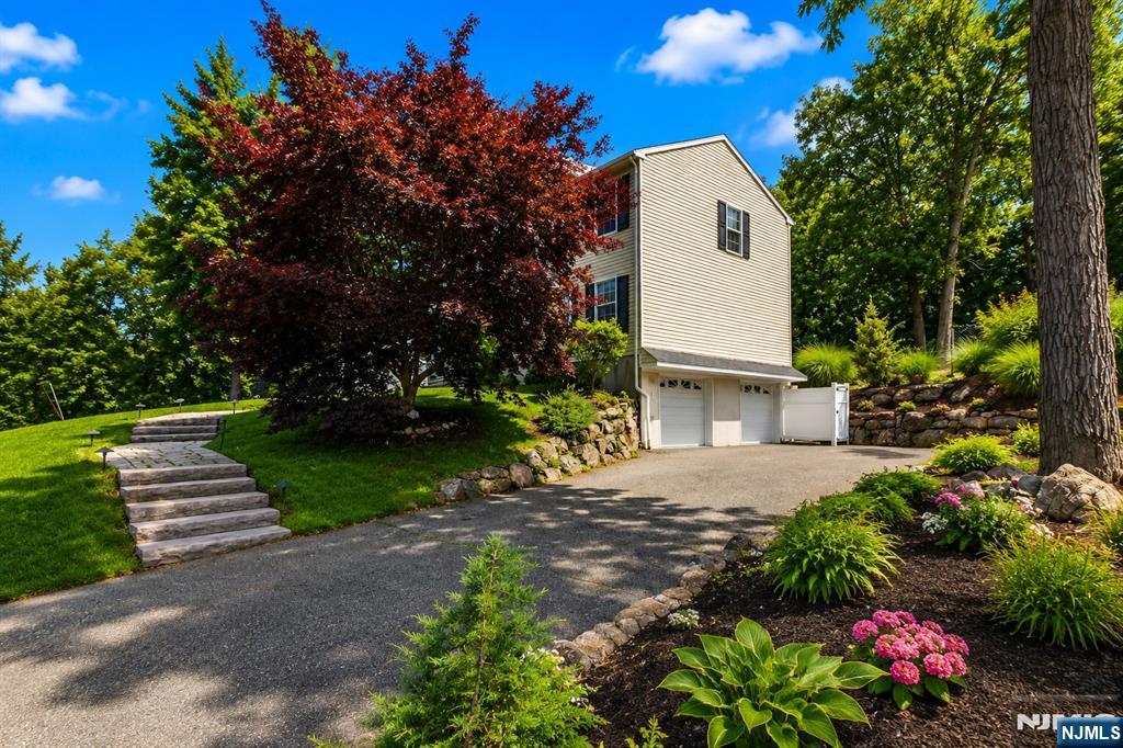 8 Cross Oak Lane
