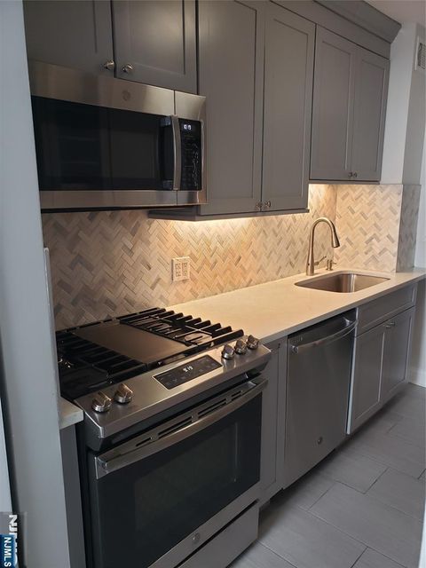 Photo of 2160 Center #3G, Fort Lee, NJ 07024 (MLS # 26003890)